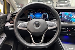 keltainen Volkswagen Golf 2021 kuva 14.