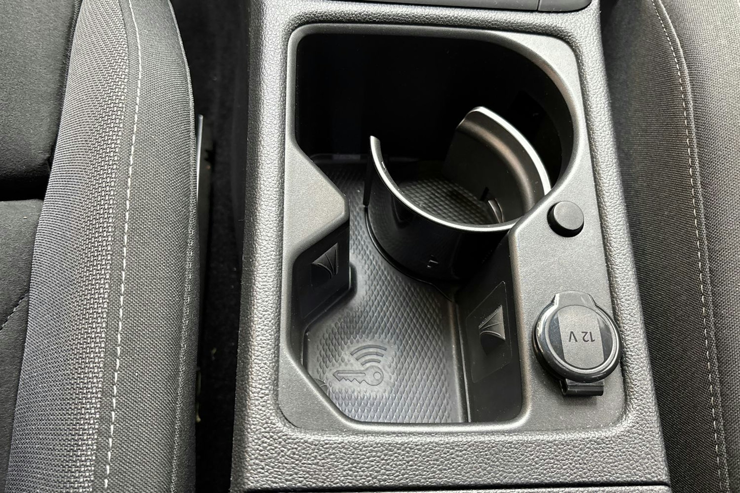 keltainen Volkswagen Golf 2021 kuva 23.