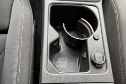 keltainen Volkswagen Golf 2021 kuva 23.