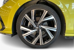 Keltainen Volkswagen GOLF 2021 kuva 9.