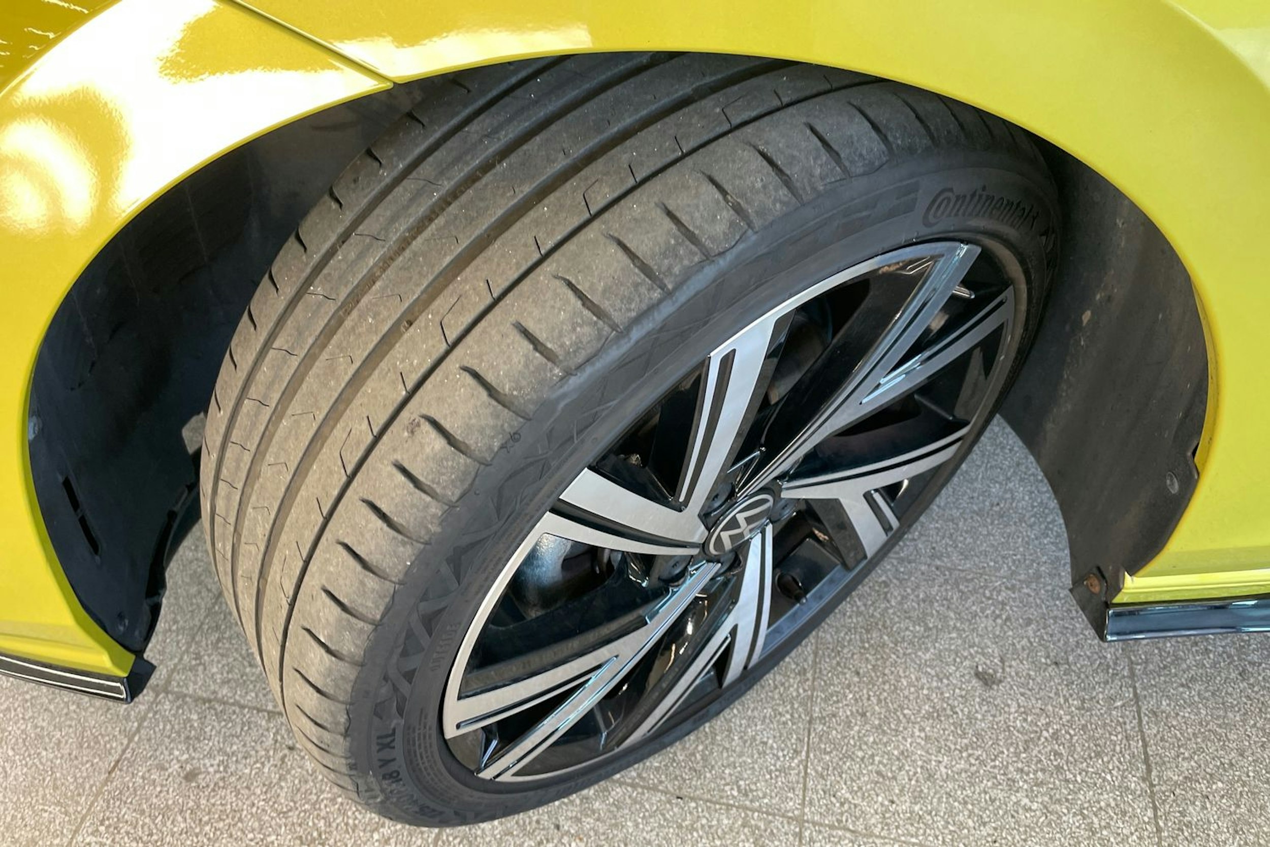 Keltainen Volkswagen GOLF 2021 kuva 10.