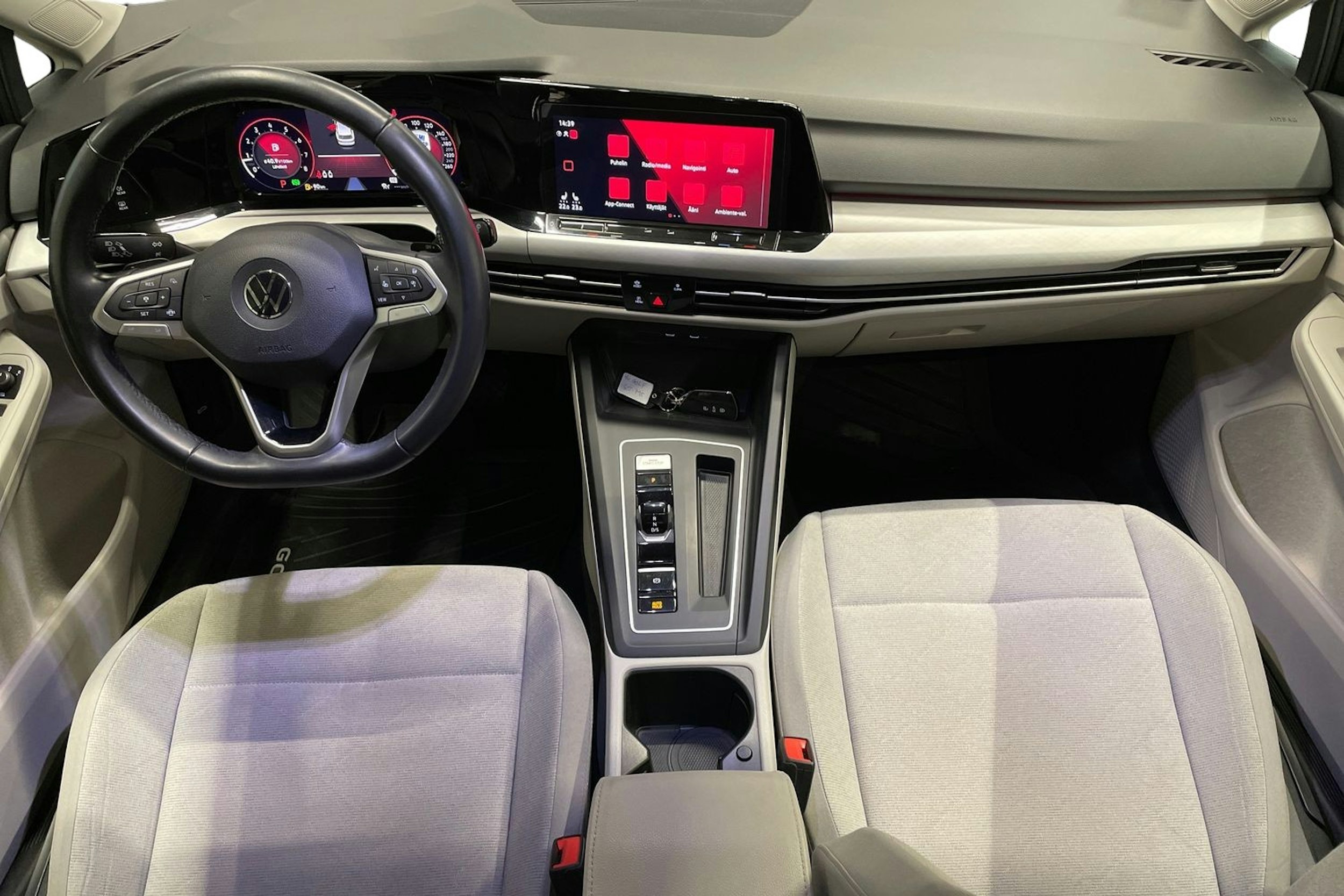 harmaa Volkswagen Golf 2021 kuva 9.