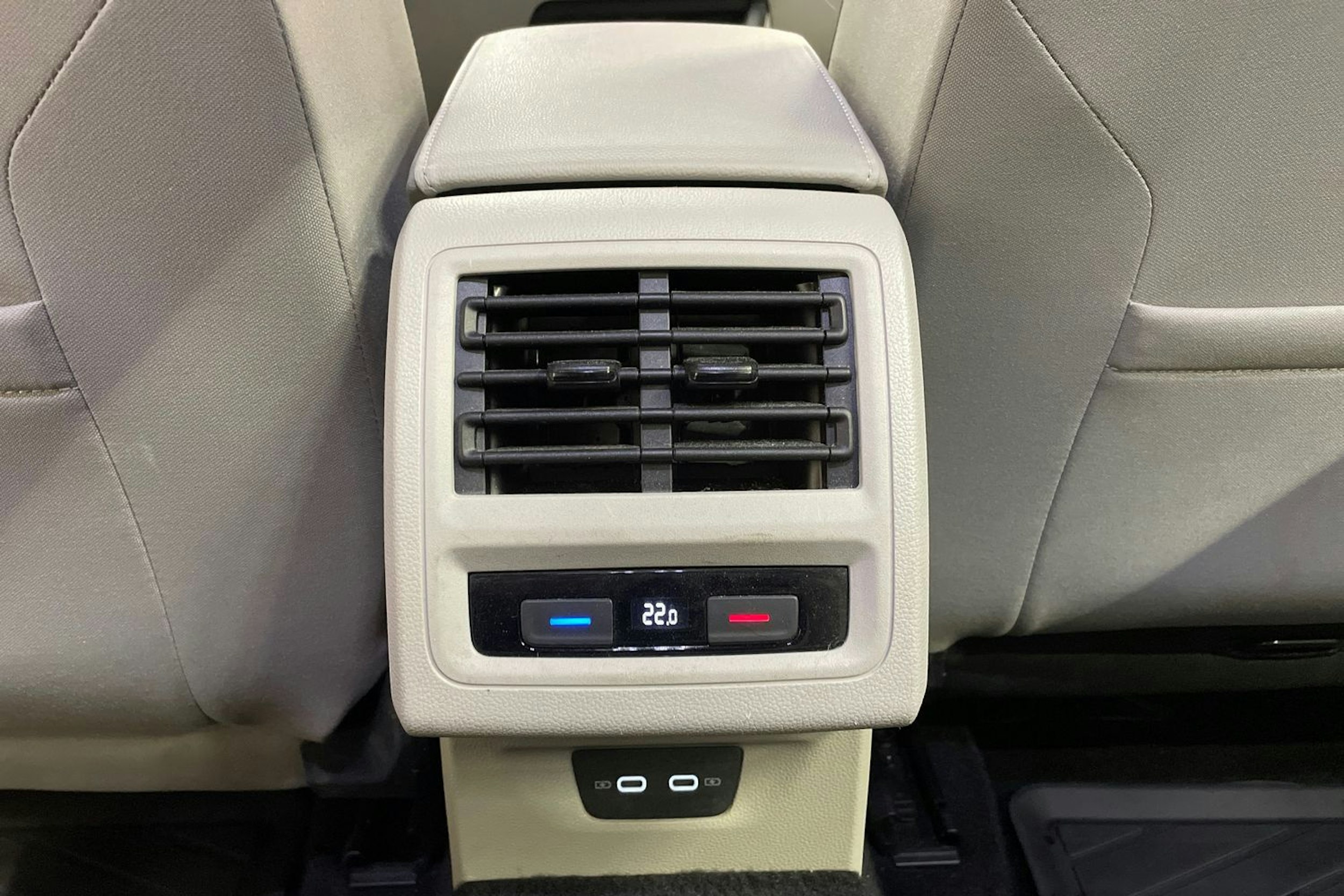 harmaa Volkswagen Golf 2021 kuva 25.