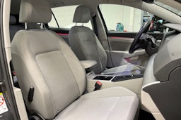 harmaa Volkswagen Golf 2021 kuva 27.