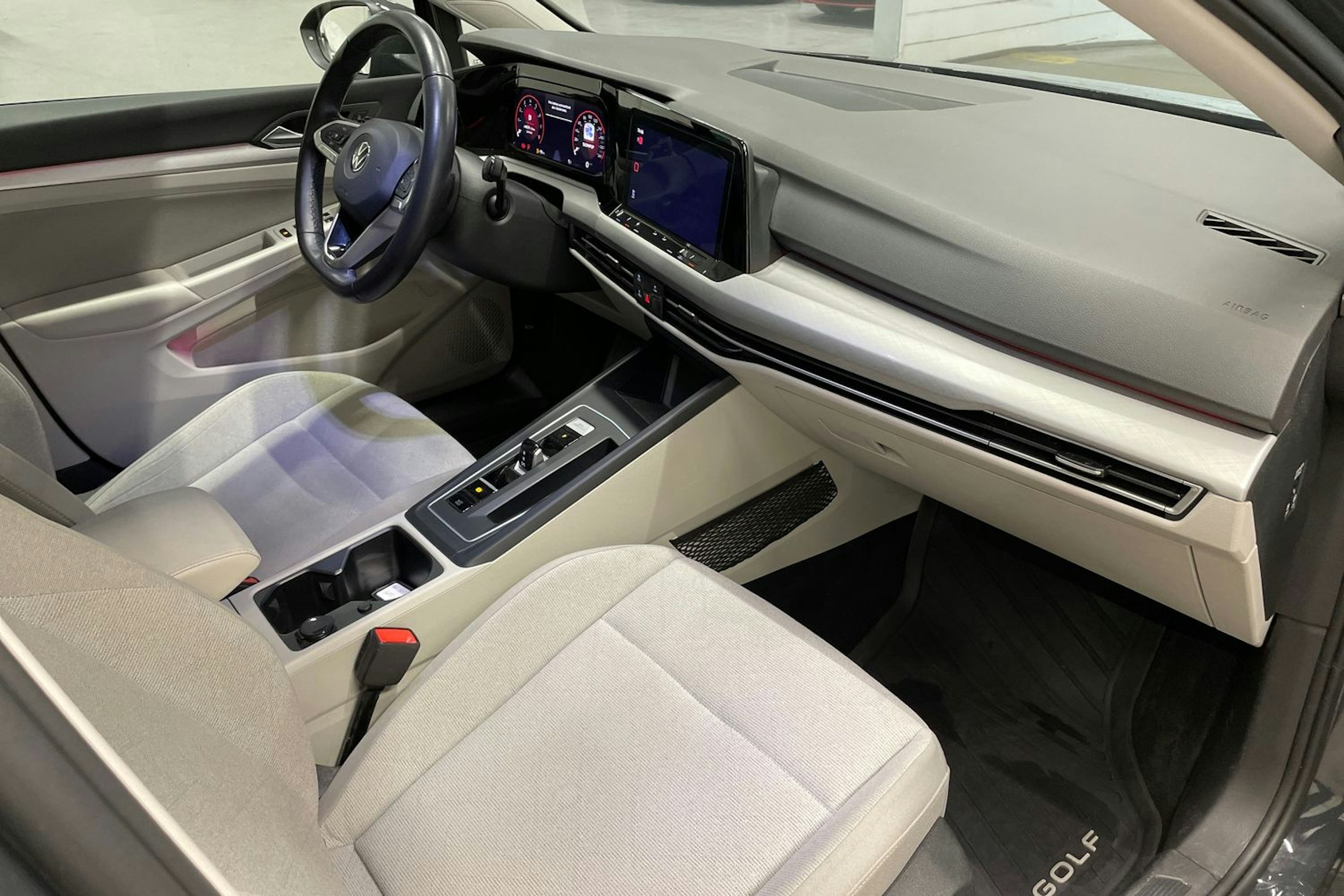 harmaa Volkswagen Golf 2021 kuva 28.