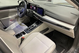 harmaa Volkswagen Golf 2021 kuva 28.