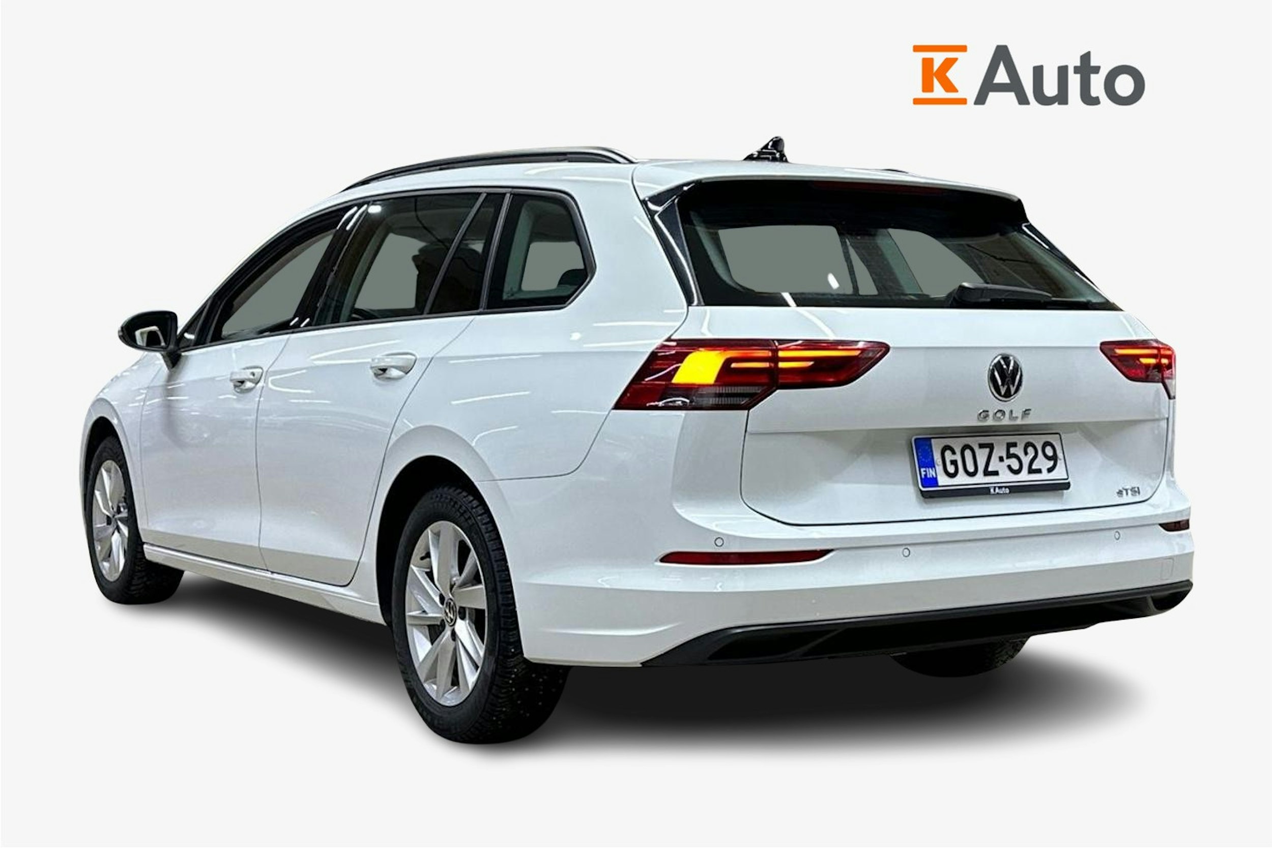 valkoinen Volkswagen Golf 2021 kuva 2.