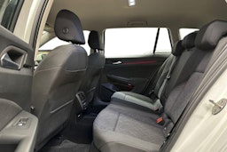 valkoinen Volkswagen Golf 2021 kuva 8.