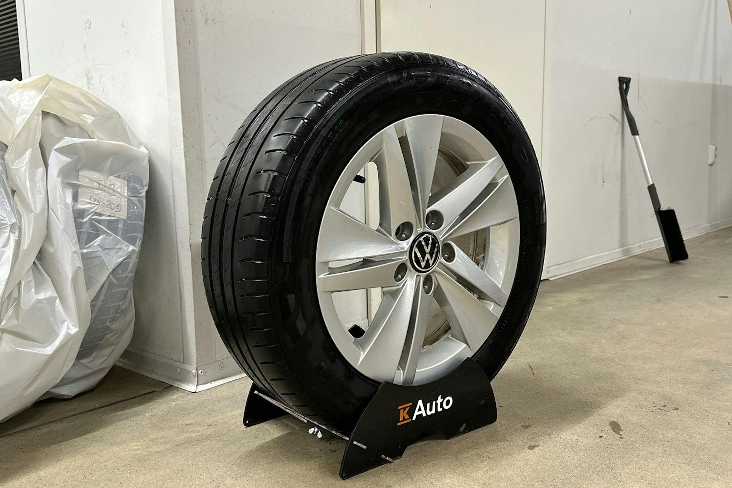 valkoinen Volkswagen Golf 2021 kuva 10.