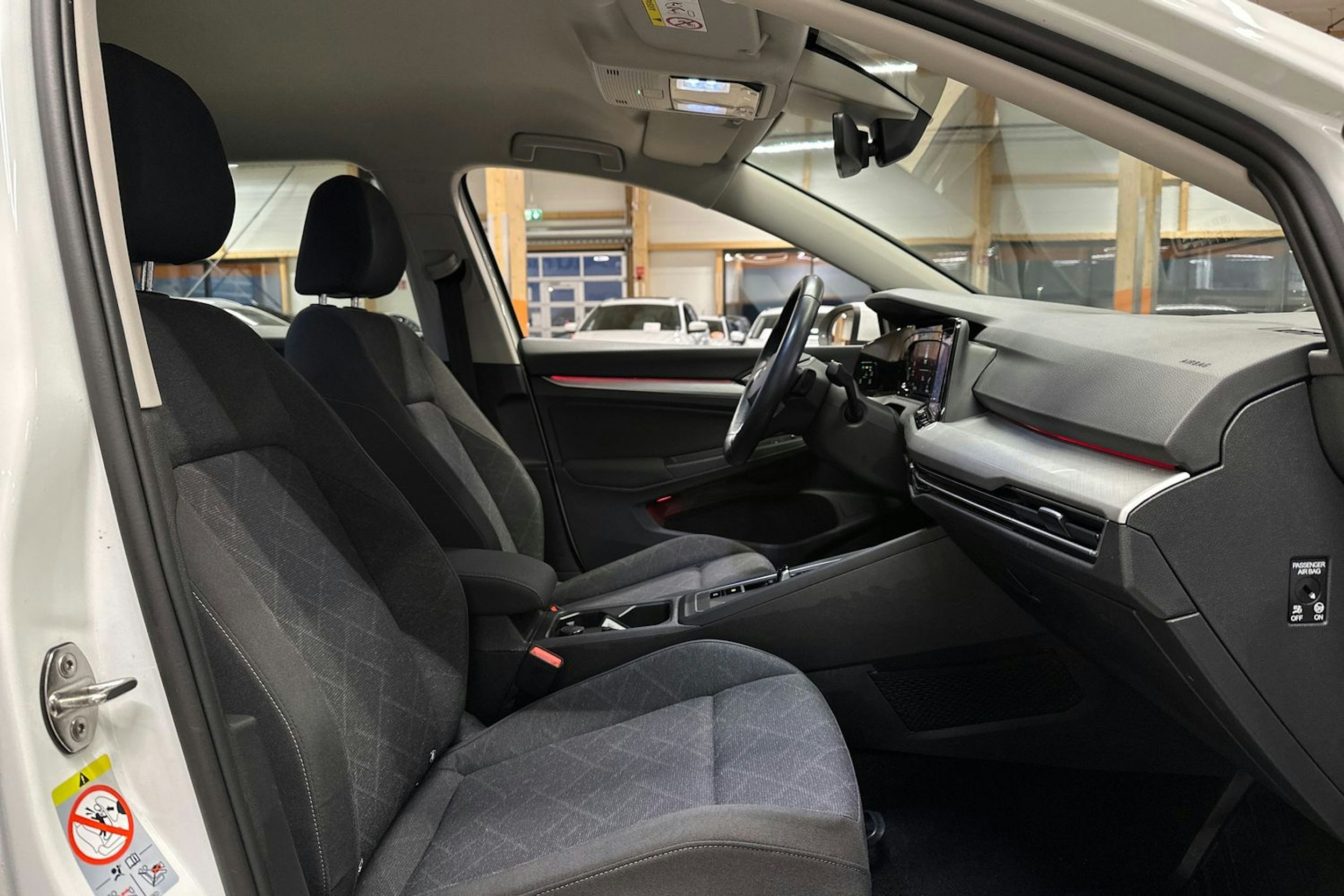 valkoinen Volkswagen Golf 2021 kuva 11.