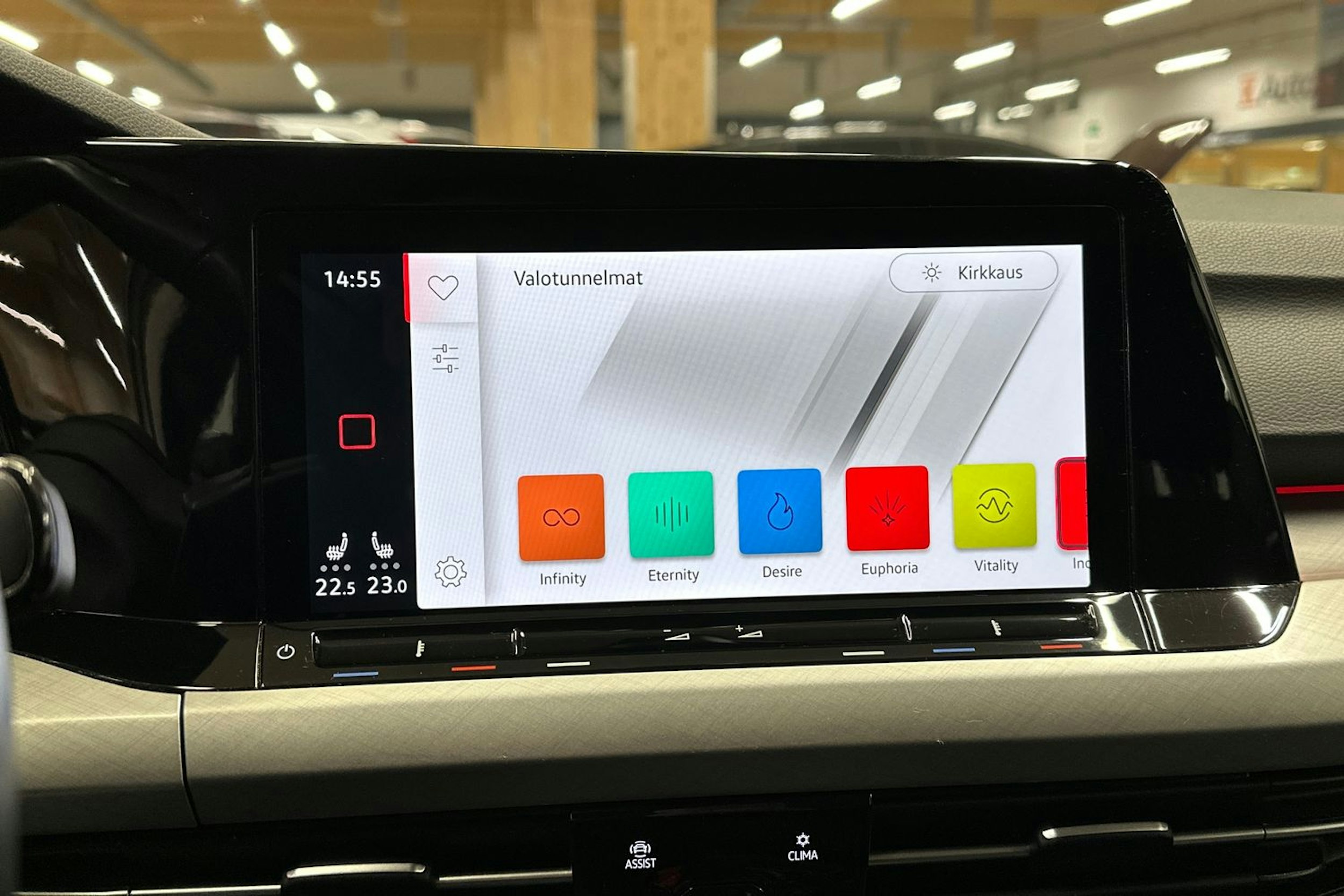 valkoinen Volkswagen Golf 2021 kuva 15.