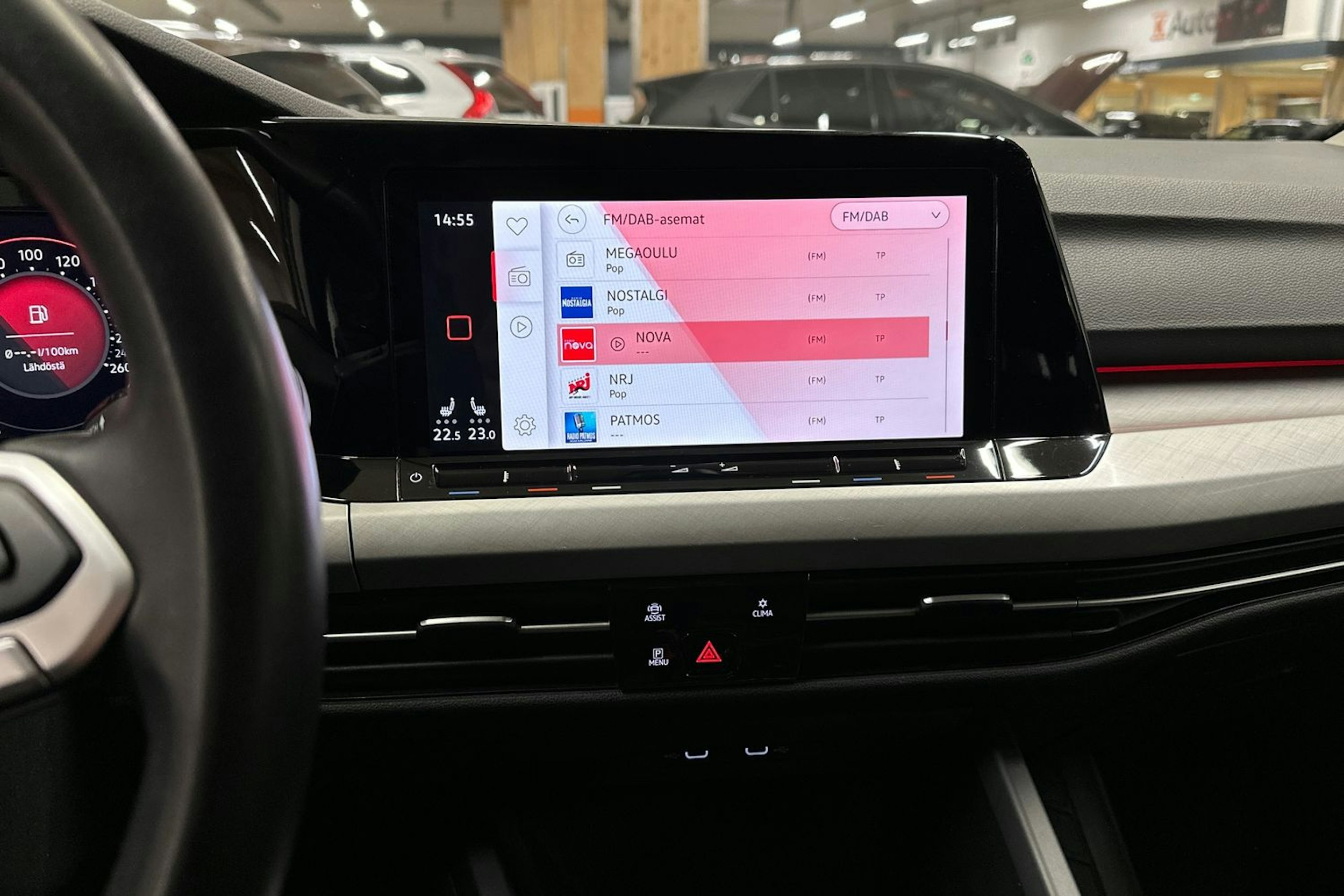 valkoinen Volkswagen Golf 2021 kuva 17.