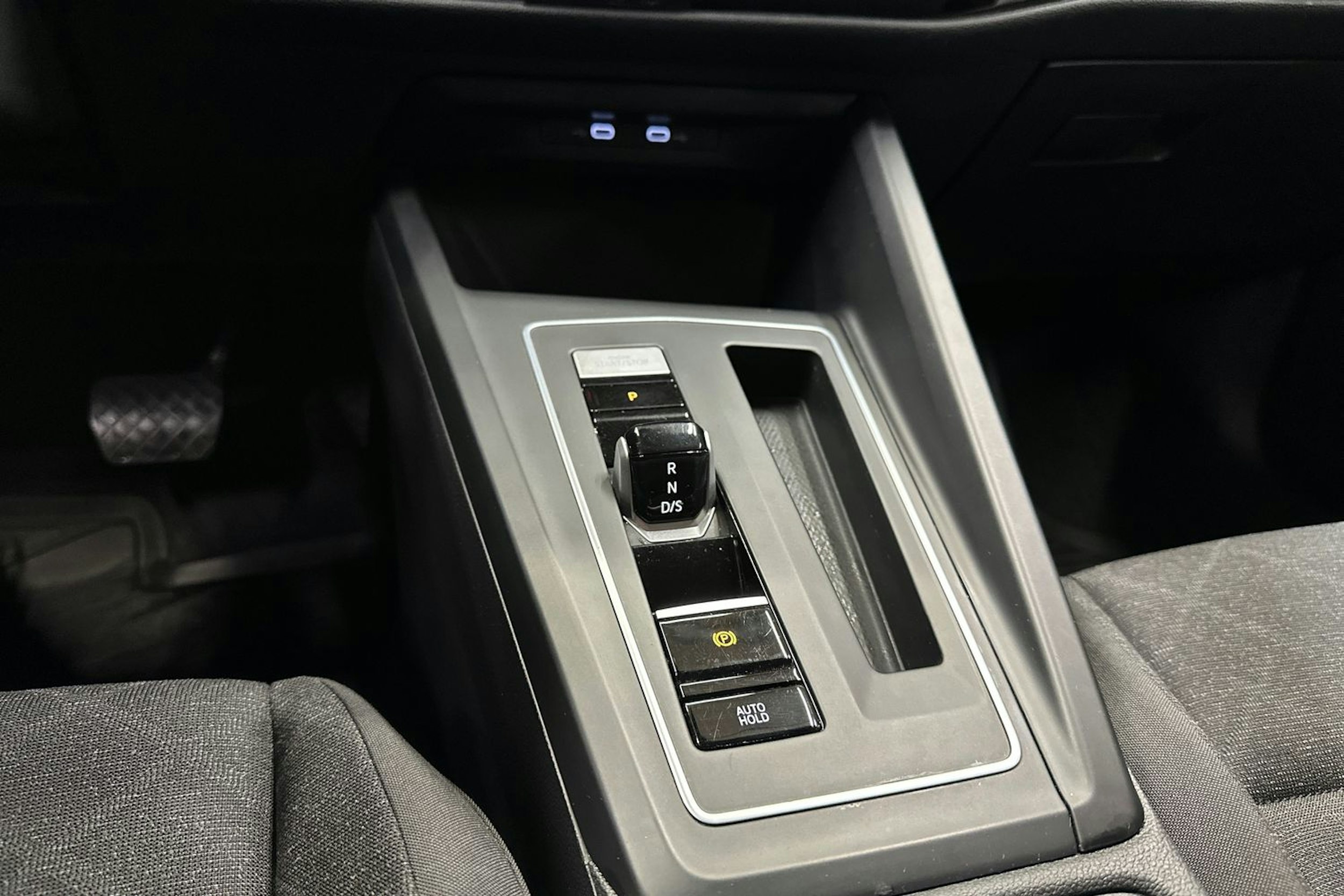 valkoinen Volkswagen Golf 2021 kuva 18.