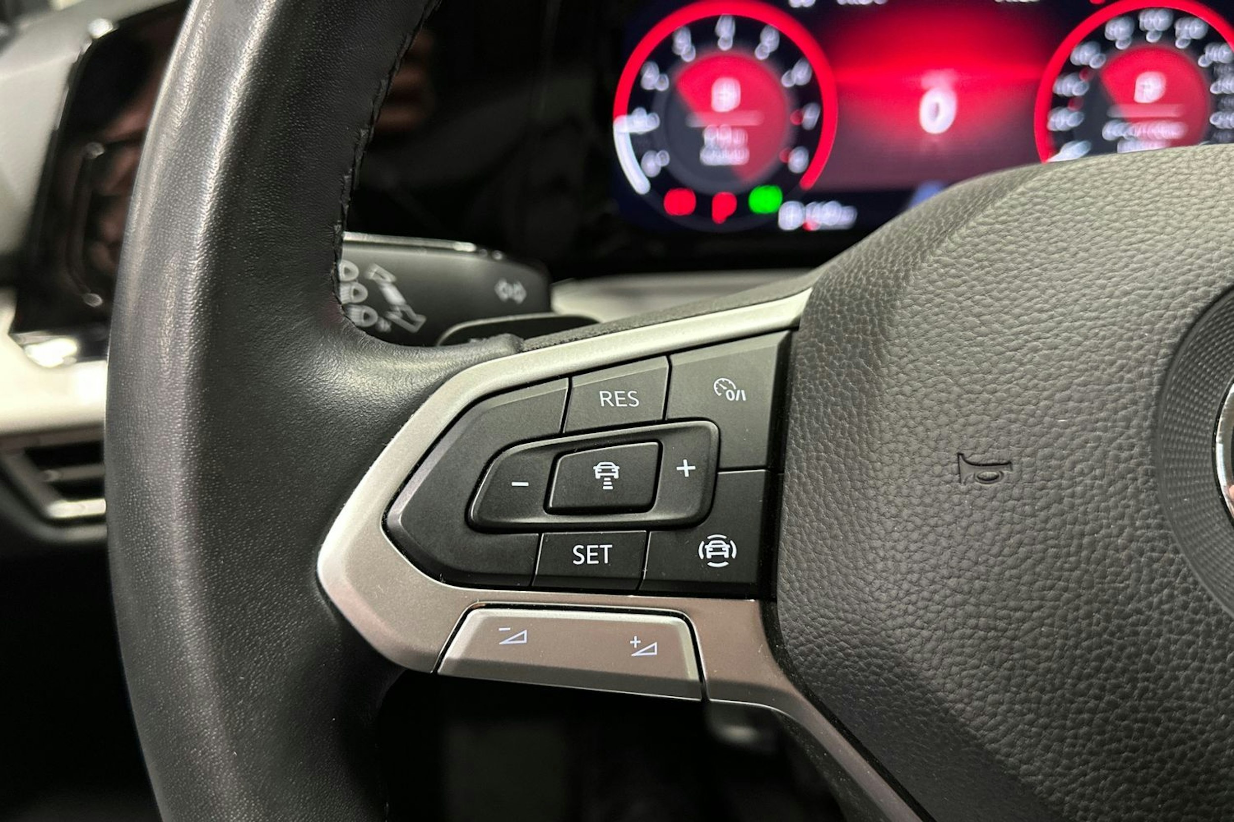 valkoinen Volkswagen Golf 2021 kuva 21.