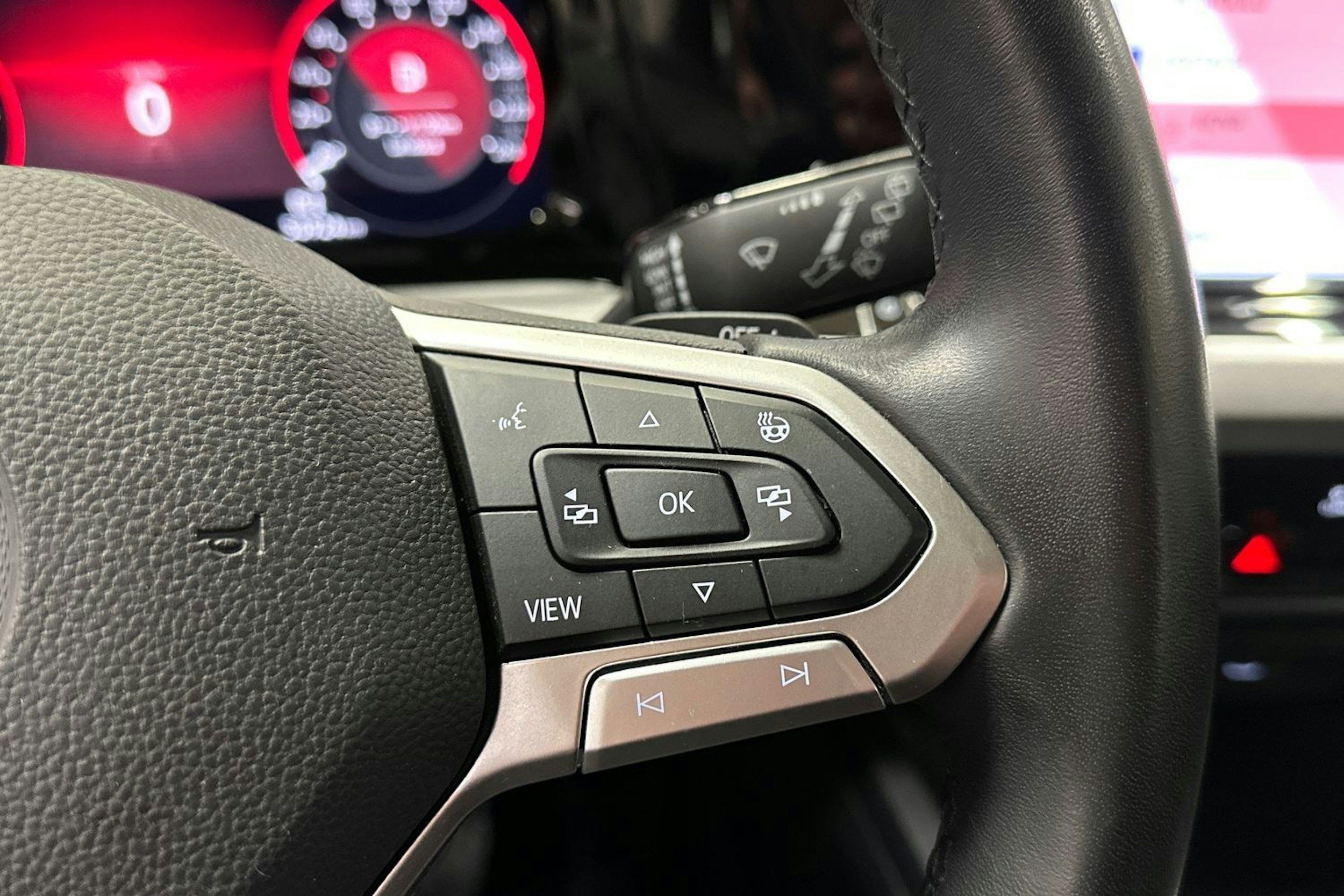 valkoinen Volkswagen Golf 2021 kuva 22.