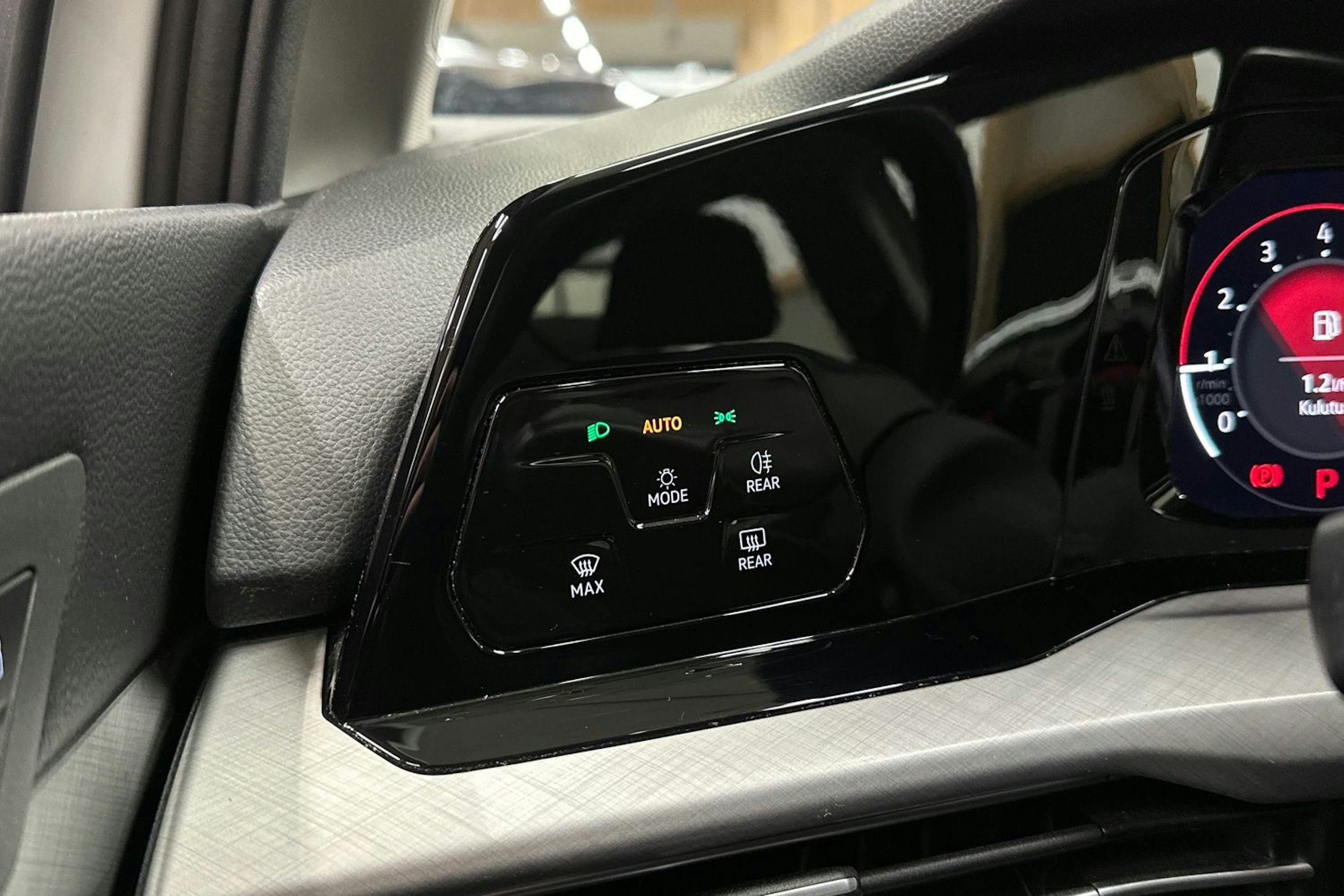 valkoinen Volkswagen Golf 2021 kuva 23.