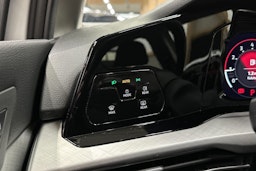 valkoinen Volkswagen Golf 2021 kuva 23.