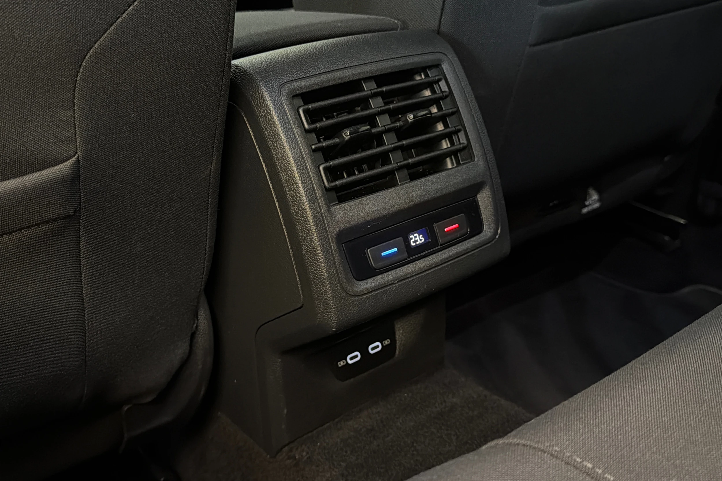 harmaa Volkswagen Golf 2021 kuva 18.