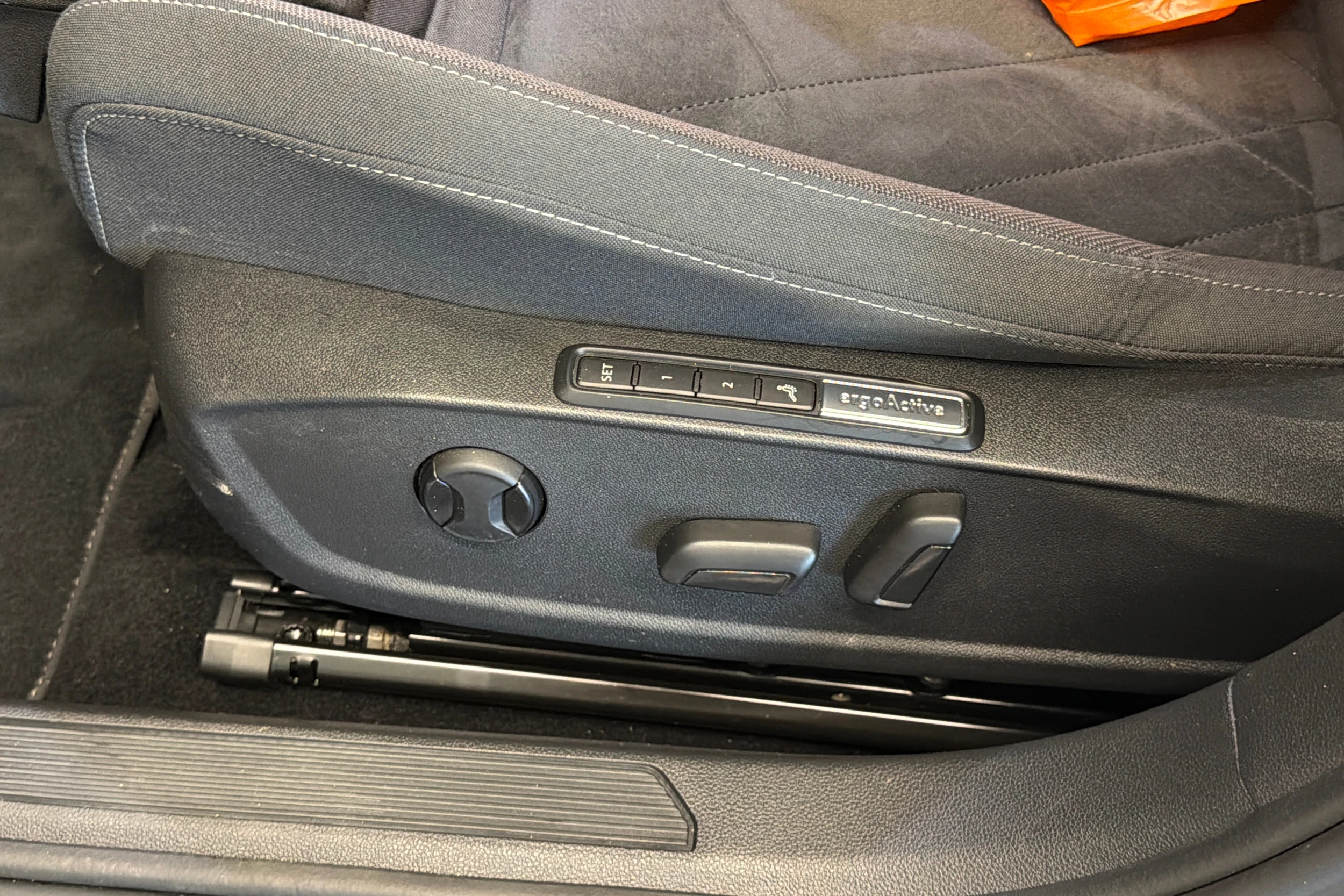harmaa Volkswagen Golf 2021 kuva 38.