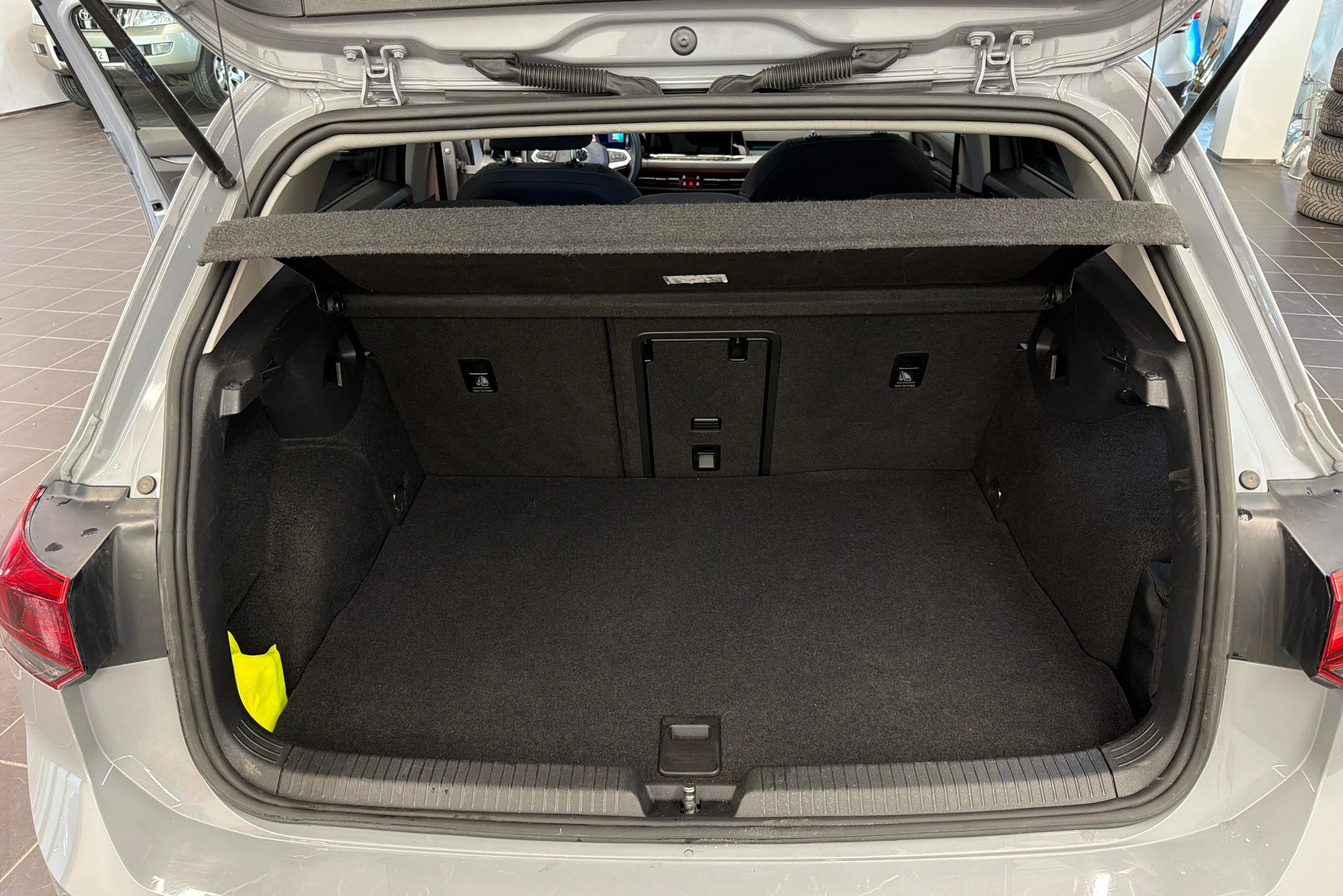 harmaa Volkswagen Golf 2021 kuva 39.