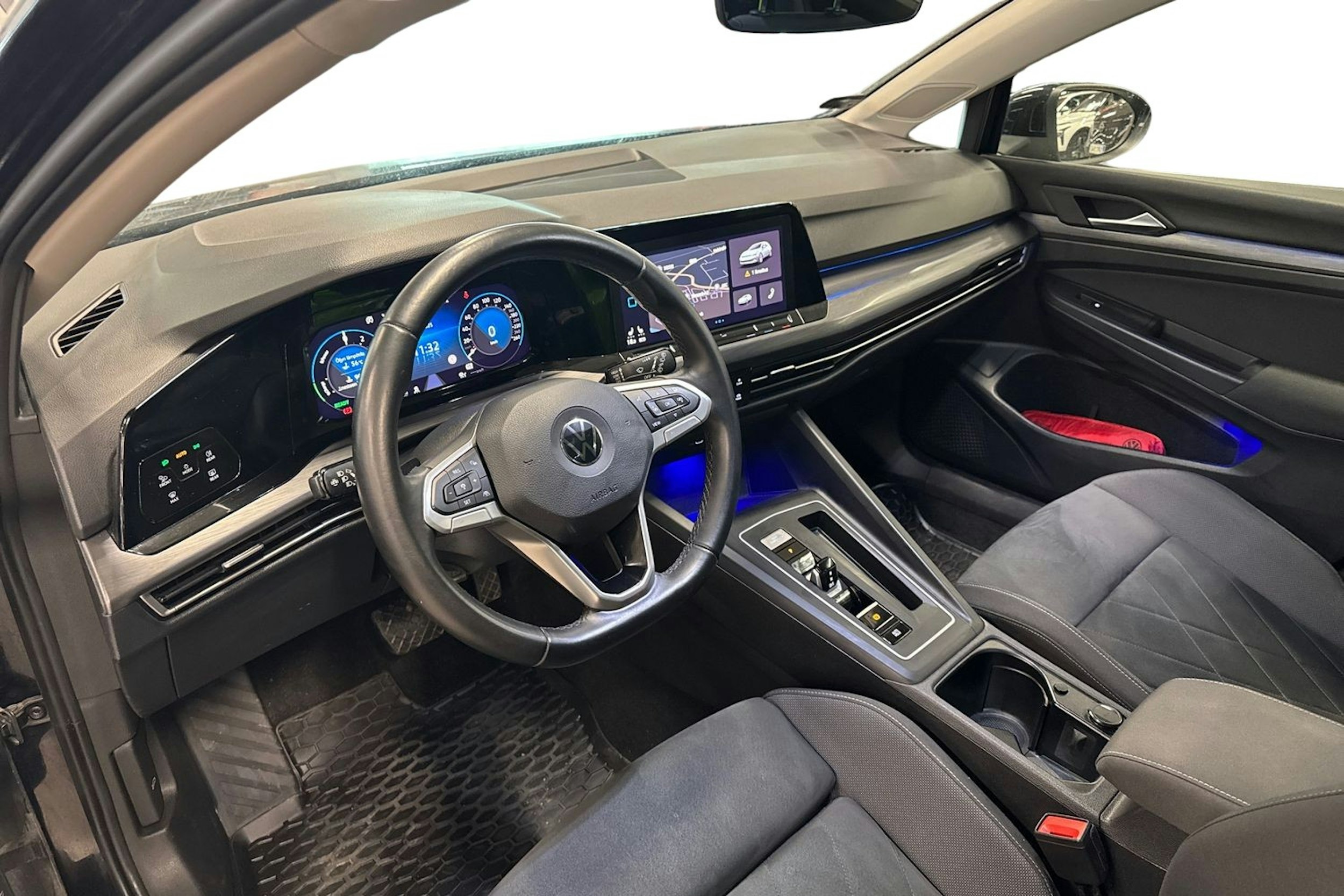 musta Volkswagen Golf 2021 kuva 3.