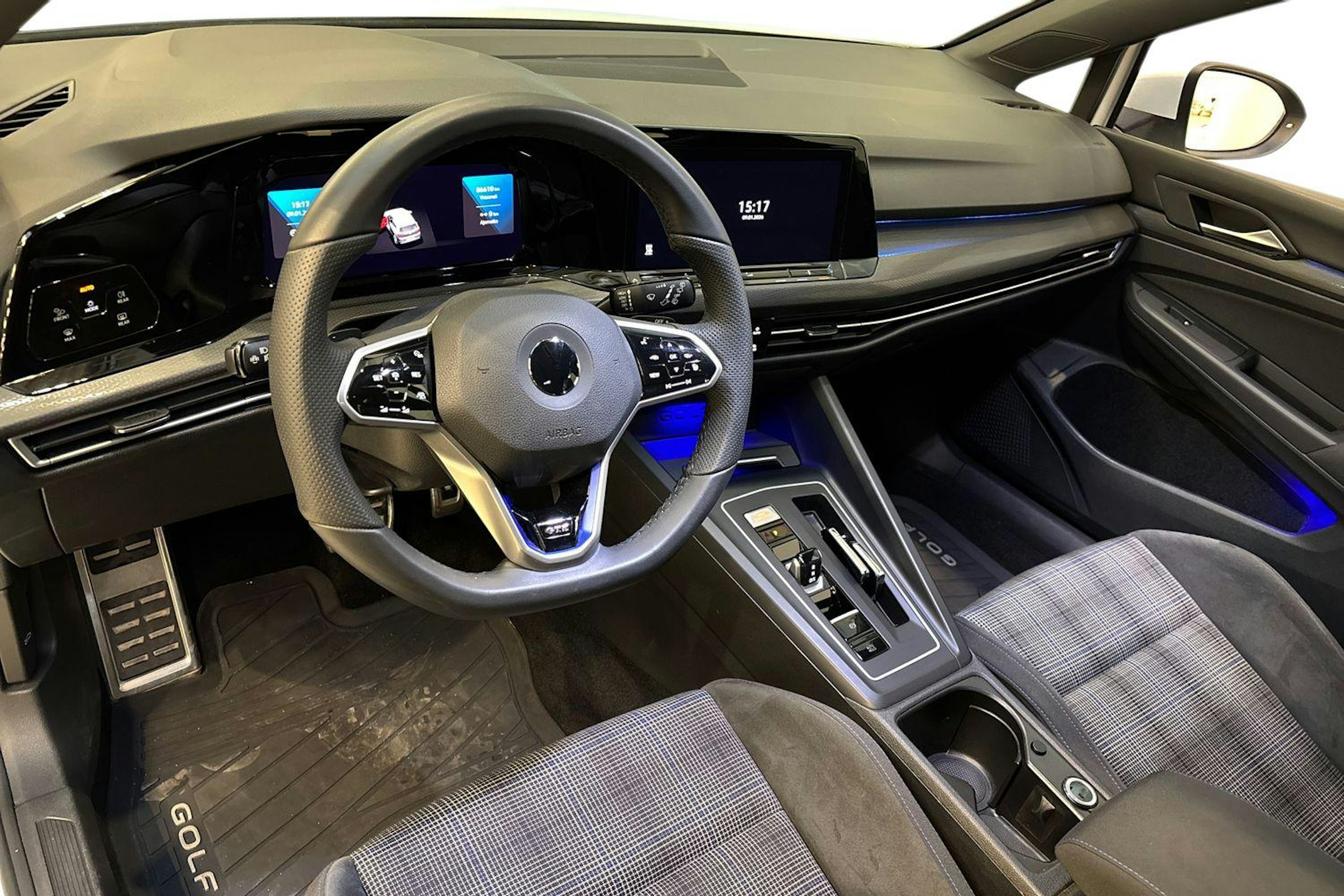 valkoinen Volkswagen Golf 2021 kuva 7.