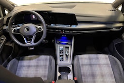 valkoinen Volkswagen Golf 2021 kuva 9.