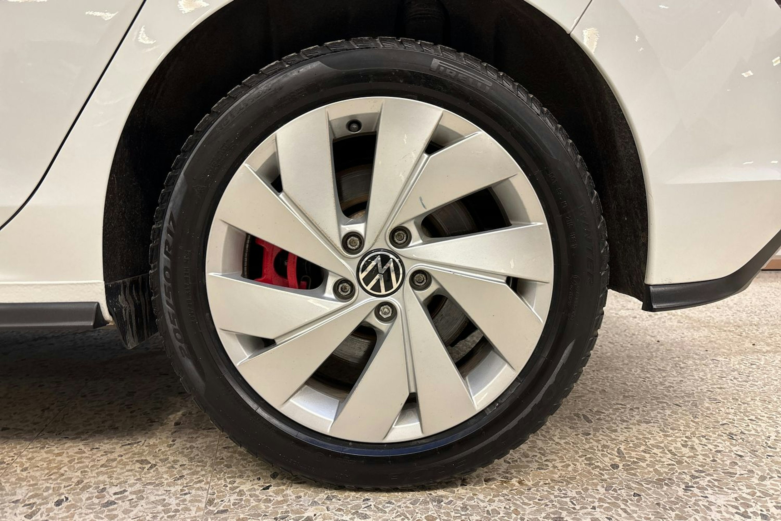 valkoinen Volkswagen Golf 2021 kuva 13.