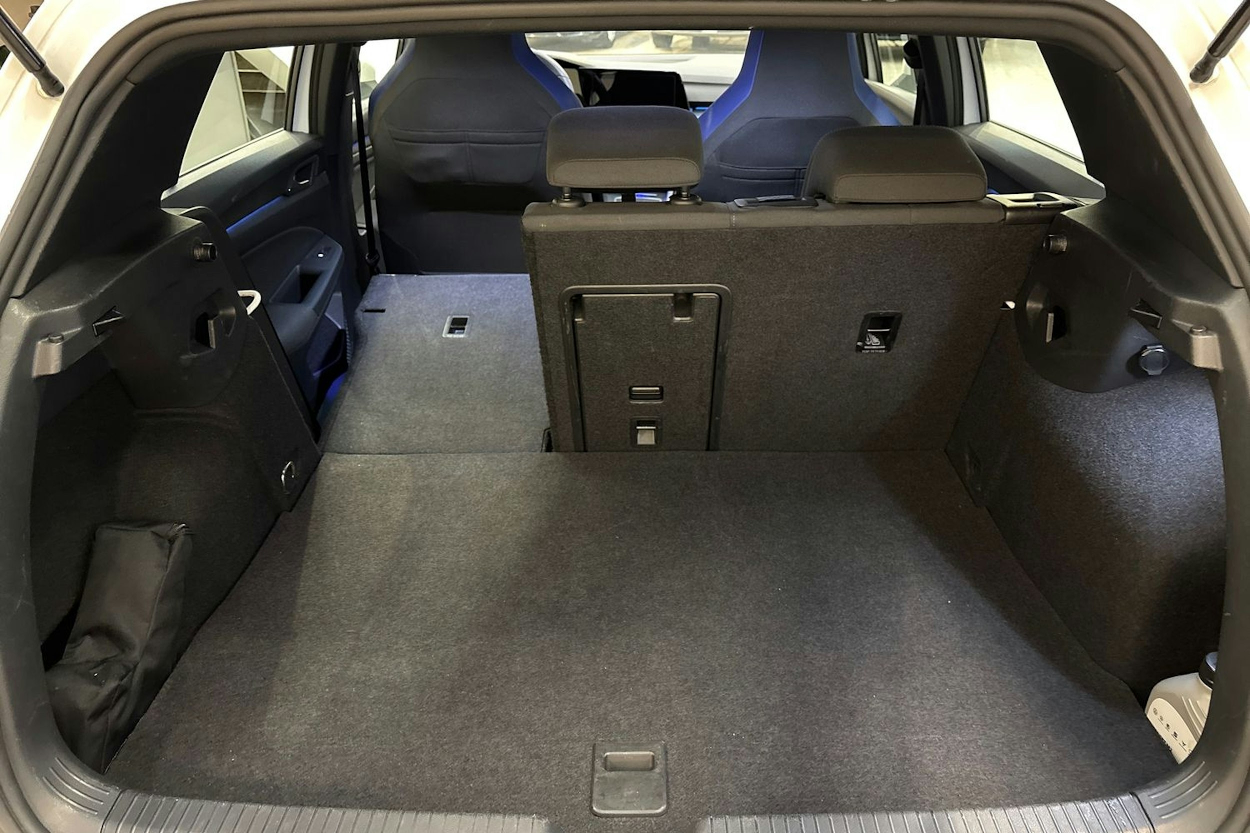 valkoinen Volkswagen Golf 2021 kuva 15.