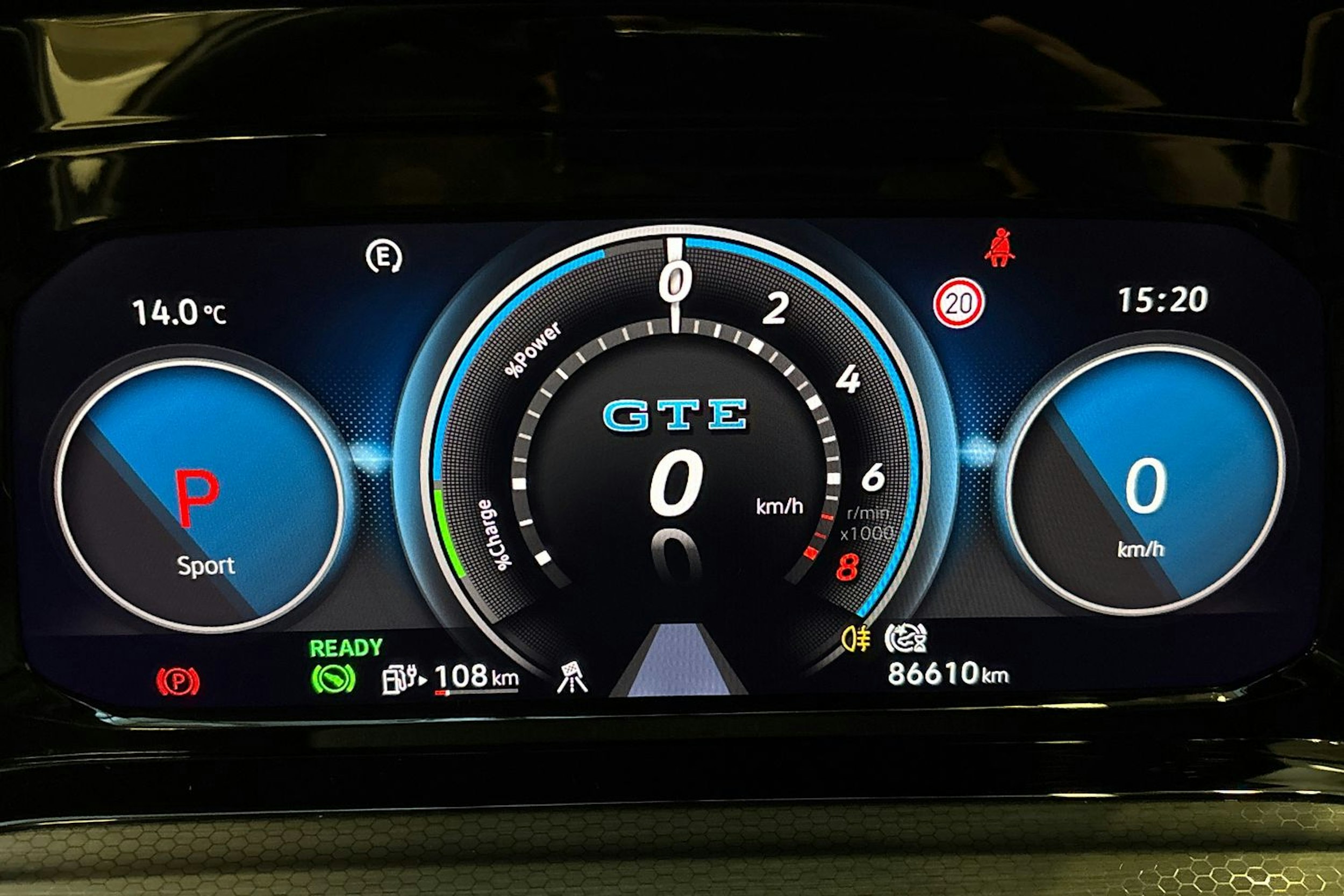 valkoinen Volkswagen Golf 2021 kuva 19.