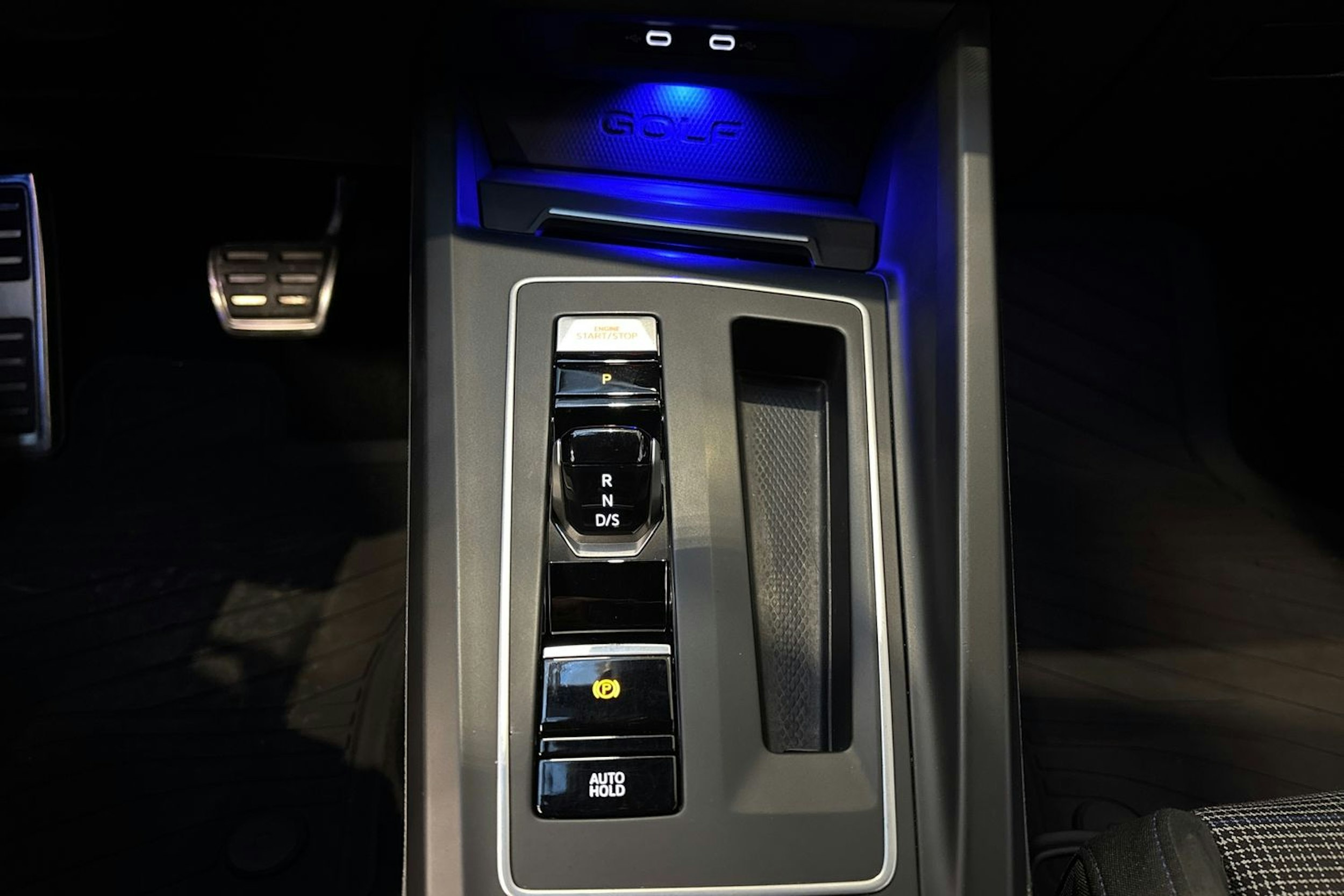 valkoinen Volkswagen Golf 2021 kuva 23.