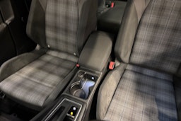 valkoinen Volkswagen Golf 2021 kuva 24.