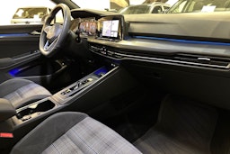 valkoinen Volkswagen Golf 2021 kuva 25.