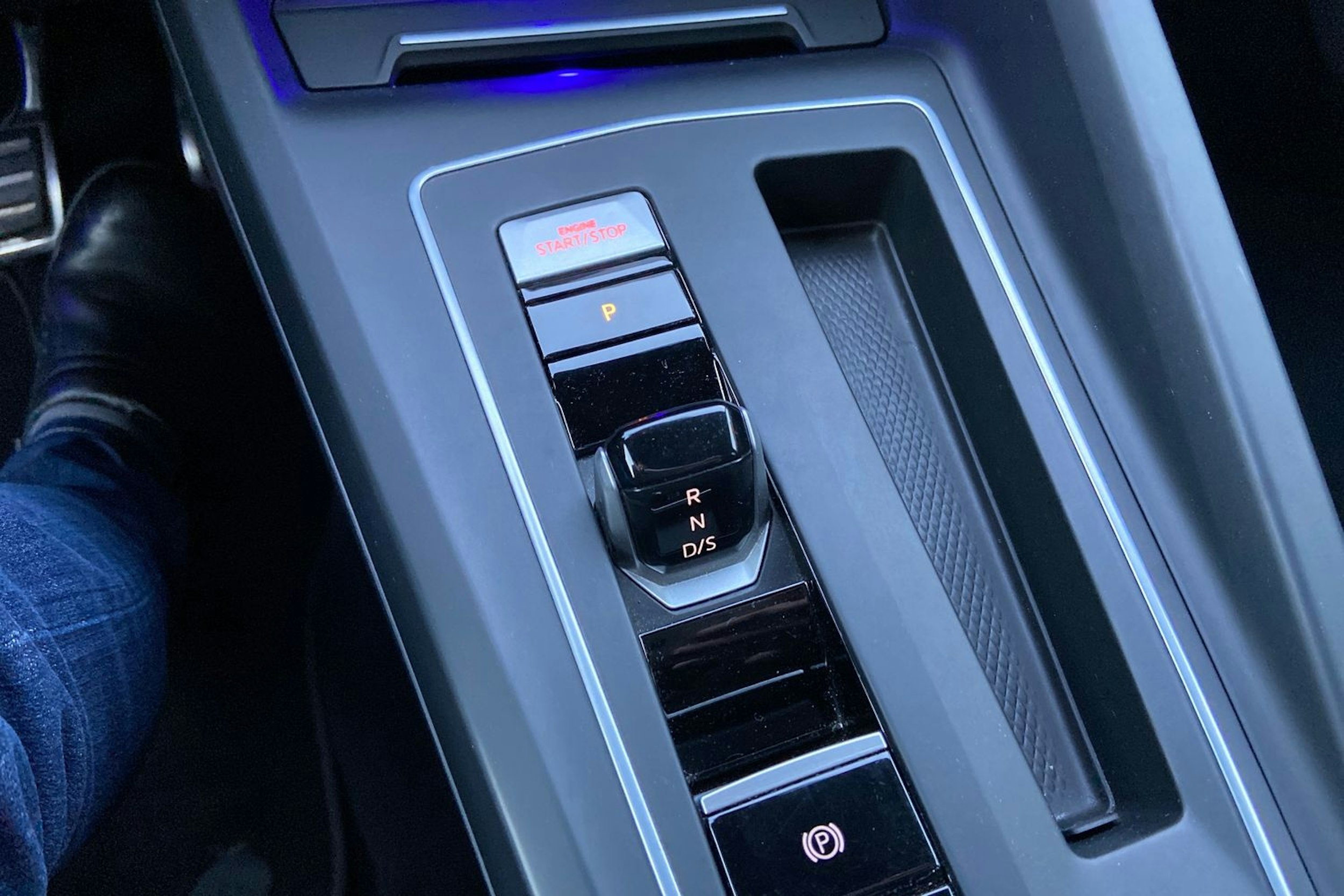 valkoinen Volkswagen Golf 2021 kuva 16.