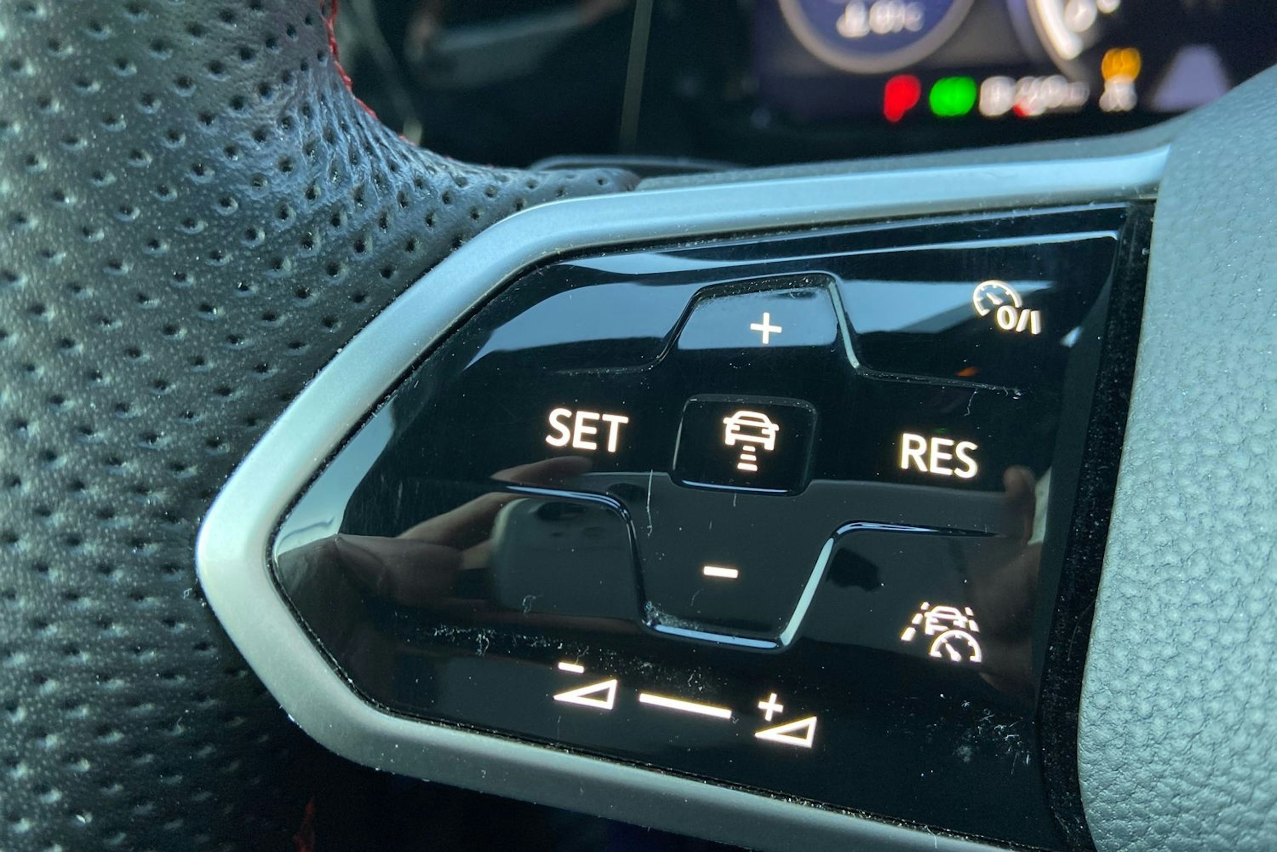 valkoinen Volkswagen Golf 2021 kuva 18.