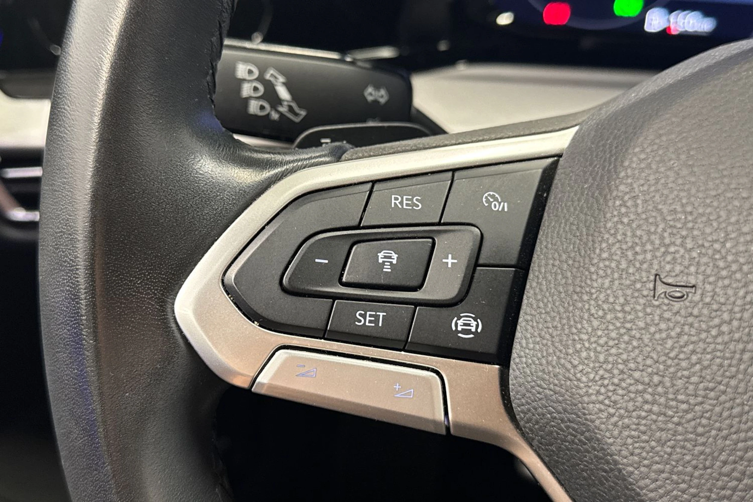 musta Volkswagen Golf 2021 kuva 15.