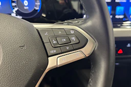 musta Volkswagen Golf 2021 kuva 16.
