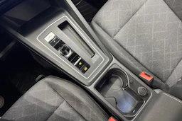 musta Volkswagen Golf 2021 kuva 21.