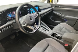 keltainen Volkswagen Golf 2021 kuva 7.