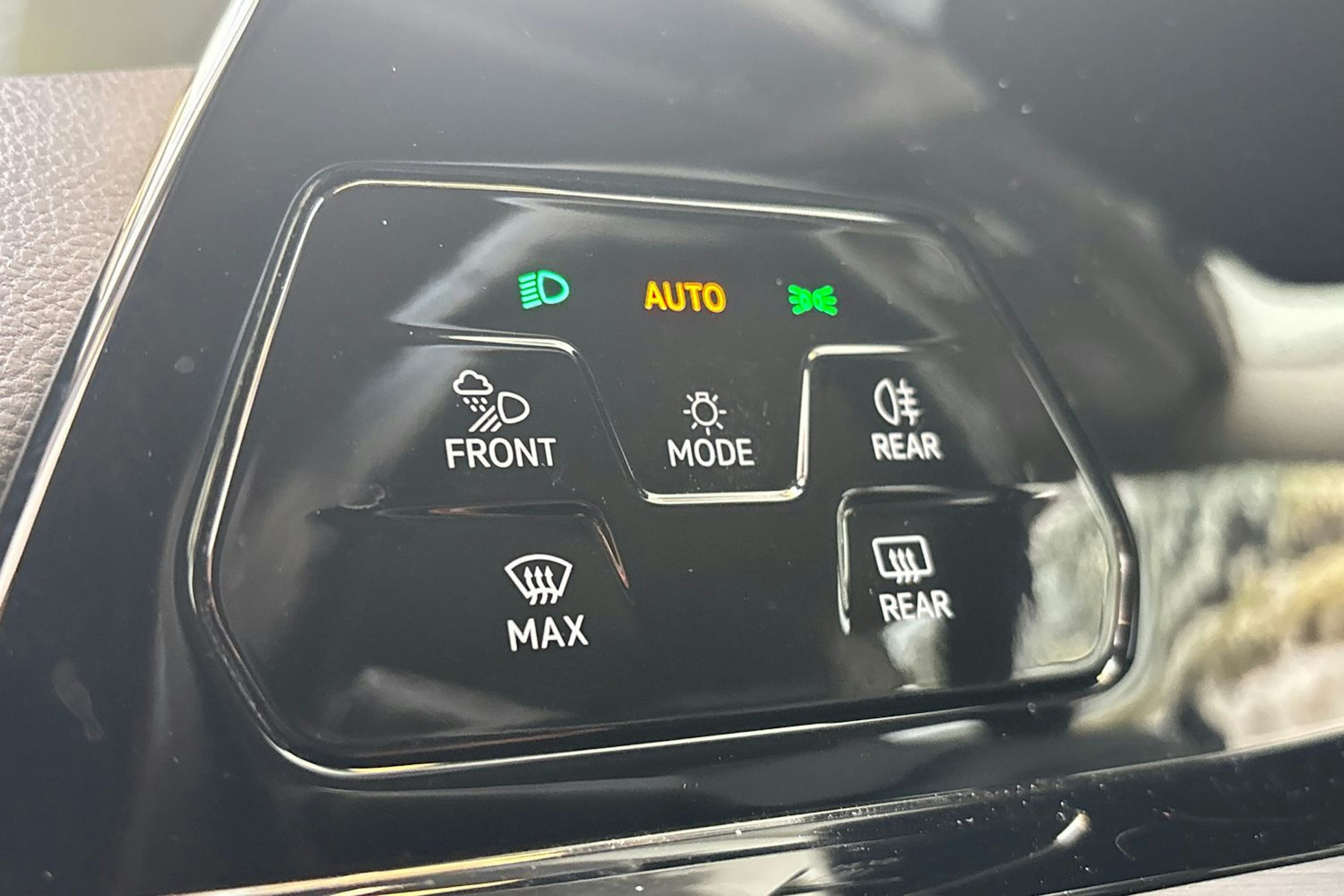 keltainen Volkswagen Golf 2021 kuva 16.