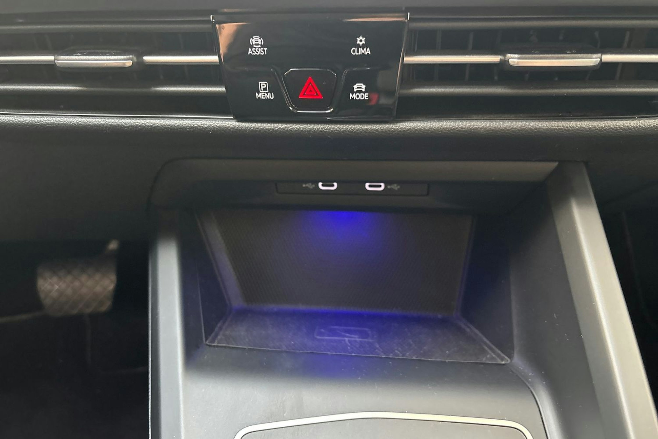 keltainen Volkswagen Golf 2021 kuva 24.