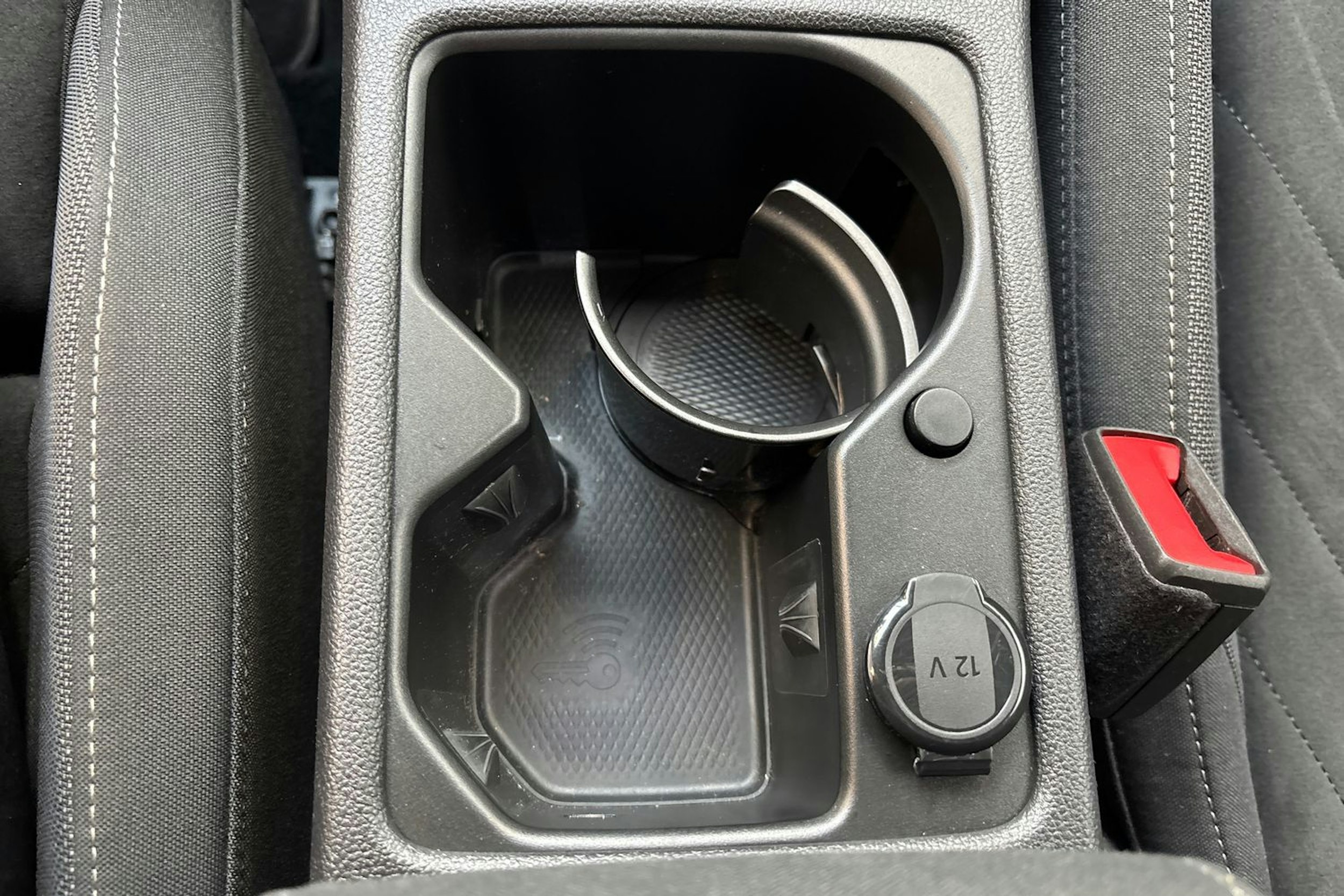 keltainen Volkswagen Golf 2021 kuva 26.