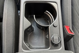 keltainen Volkswagen Golf 2021 kuva 26.