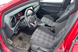 punainen Volkswagen Golf 2021 kuva 3.