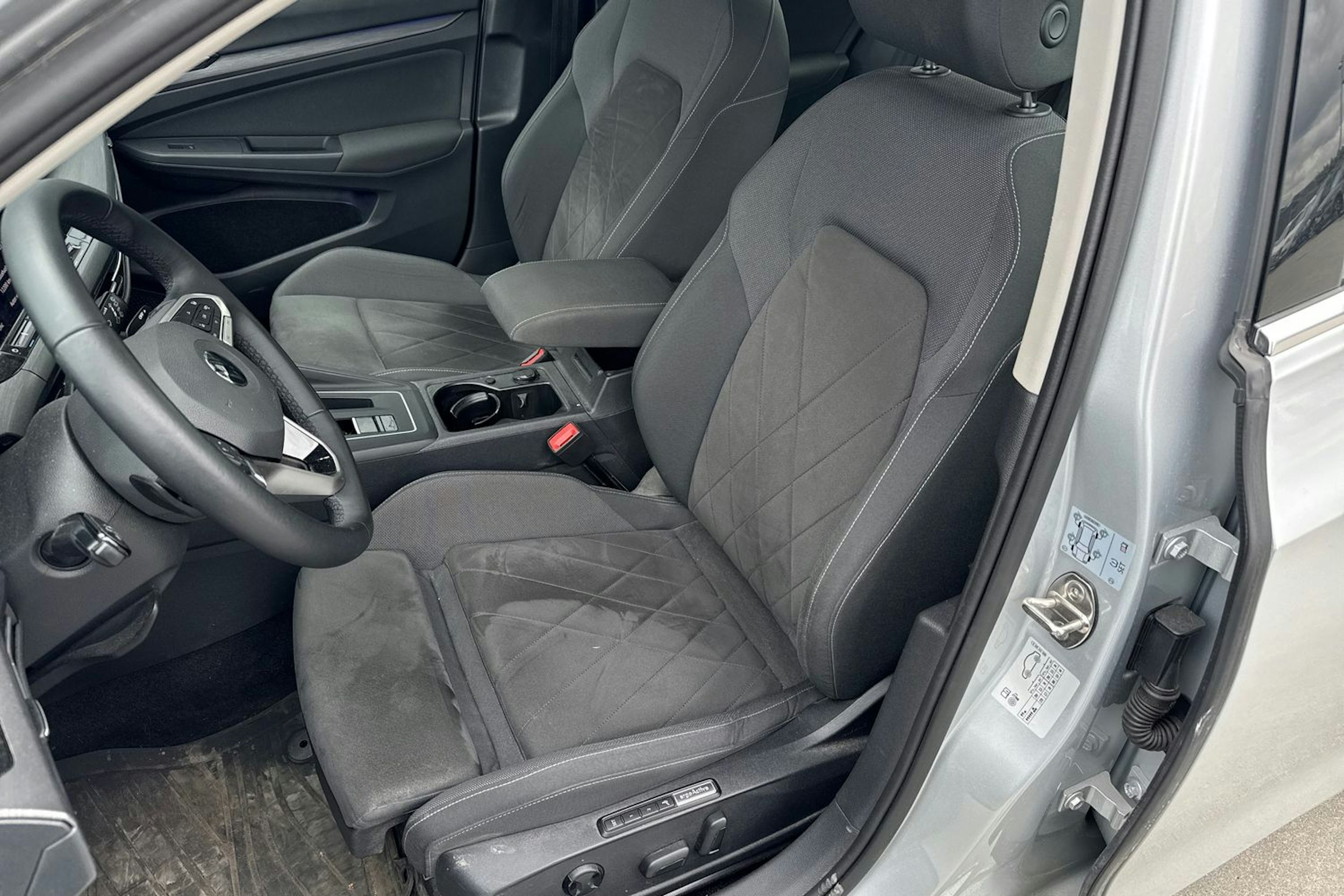 hopea Volkswagen Golf 2021 kuva 3.
