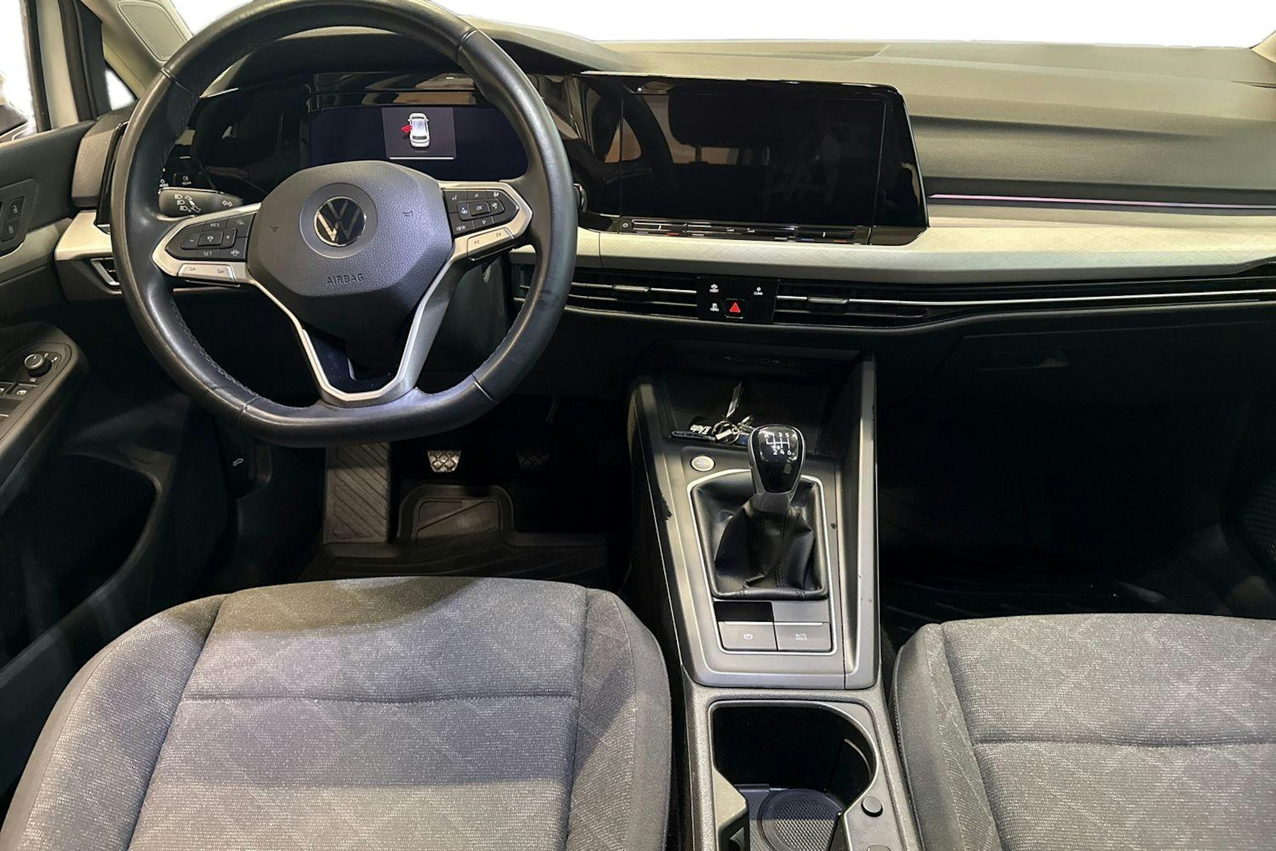 valkoinen Volkswagen Golf 2021 kuva 7.