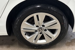 valkoinen Volkswagen Golf 2021 kuva 10.