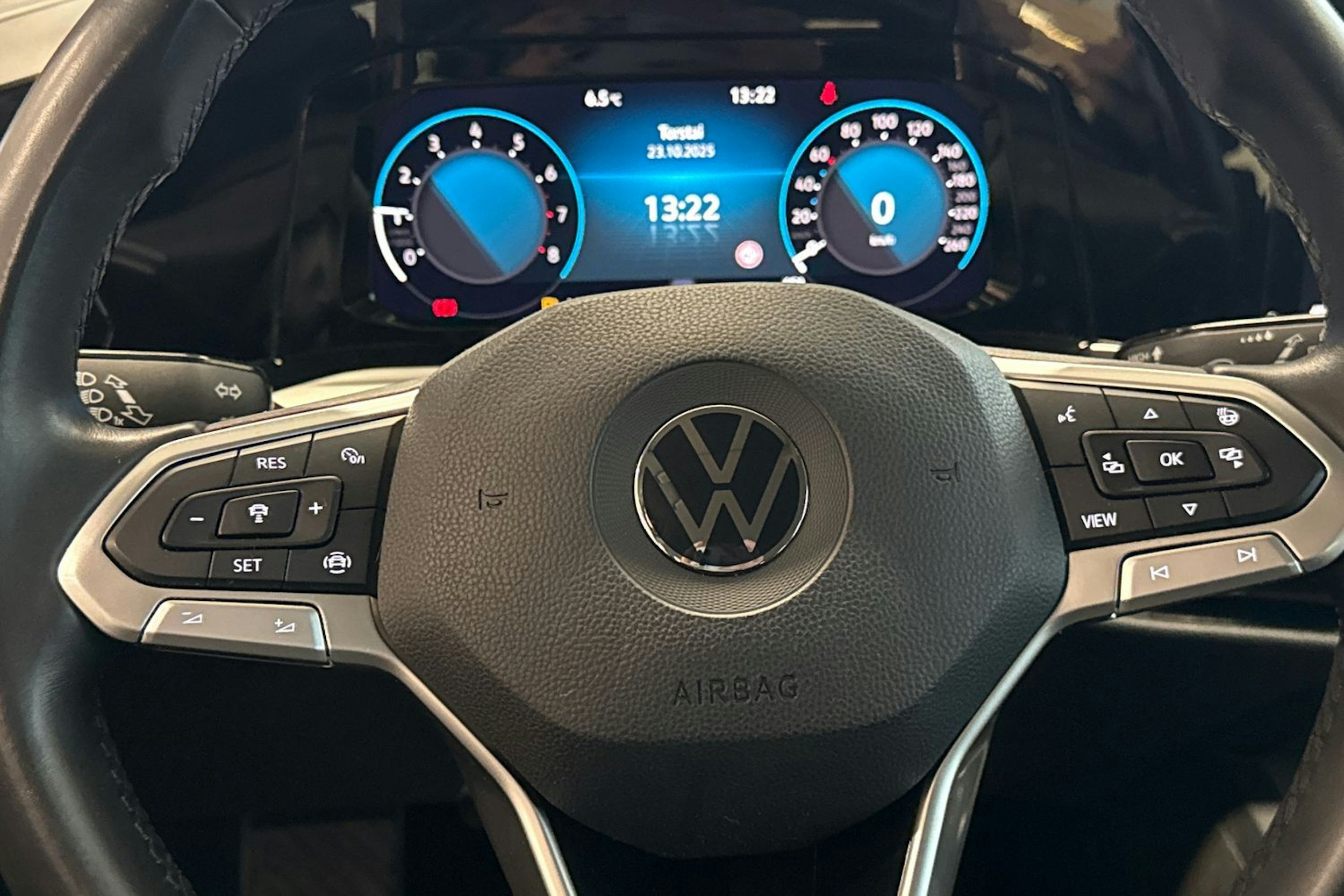 valkoinen Volkswagen Golf 2021 kuva 11.