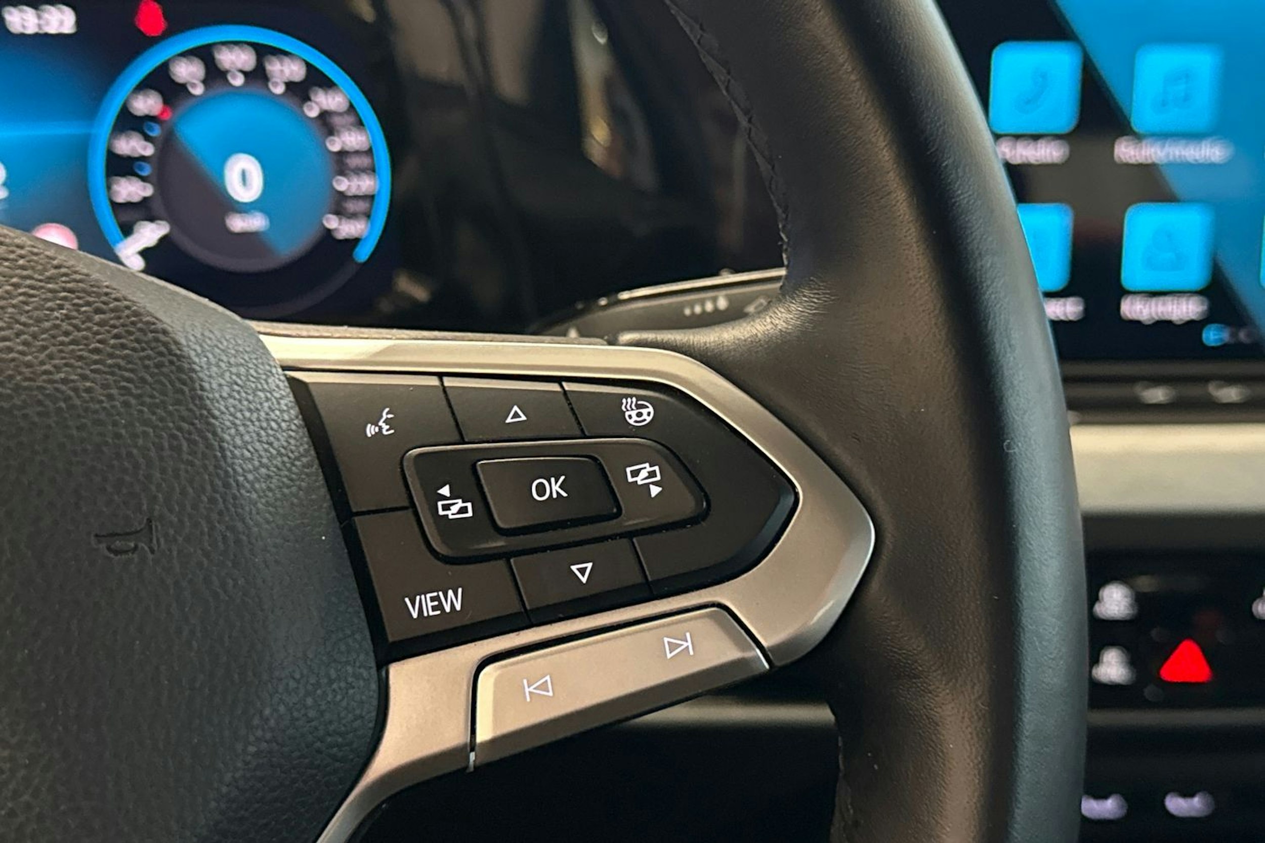 valkoinen Volkswagen Golf 2021 kuva 13.