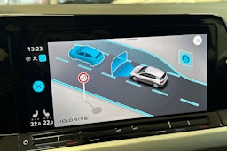 valkoinen Volkswagen Golf 2021 kuva 16.